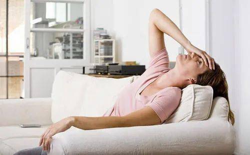 一来月经就头痛是病吗 一来月经就头痛是病吗