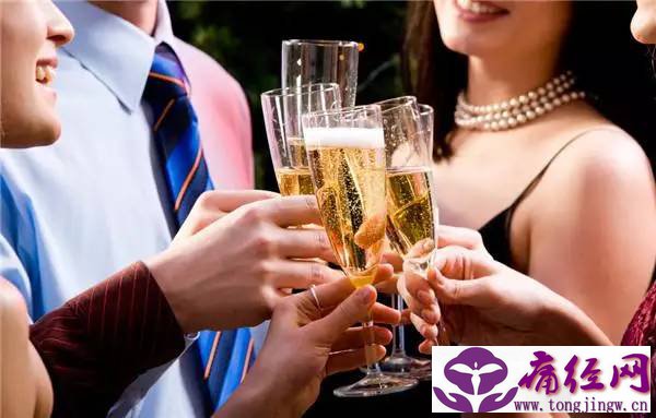 痛经引起发热 痛经发烧怎么办快速缓解 痛经引起发热 痛经发烧怎么办快速缓解