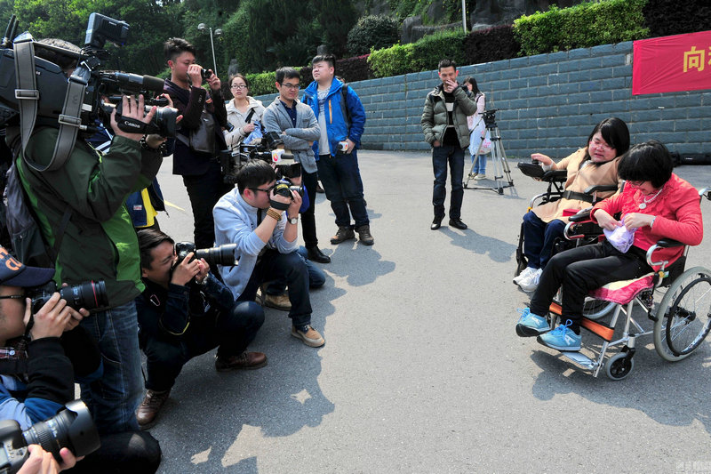 经期痛经能洗澡吗 经期痛经能洗澡吗冬天 经期痛经能洗澡吗 经期痛经能洗澡吗冬天