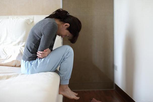 啤酒和淘米水洗头能治白发? 啤酒和淘米水洗头能治白发?